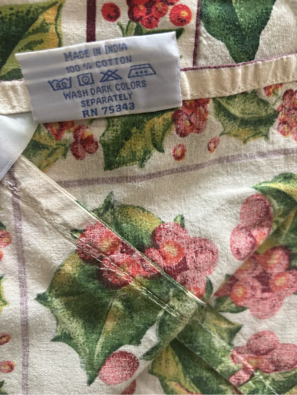 April corner Holiday Holly Print Tablecloth- Red & Green